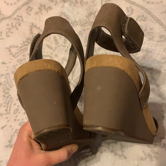 Lucky Brand Kanoa Brown Suede Leather Ankle Strap Wedge Sandals Sz 6.5 - Picture 6 of 8